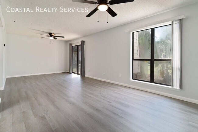 Building Photo - 308 Miracle Strip Pkwy SW
