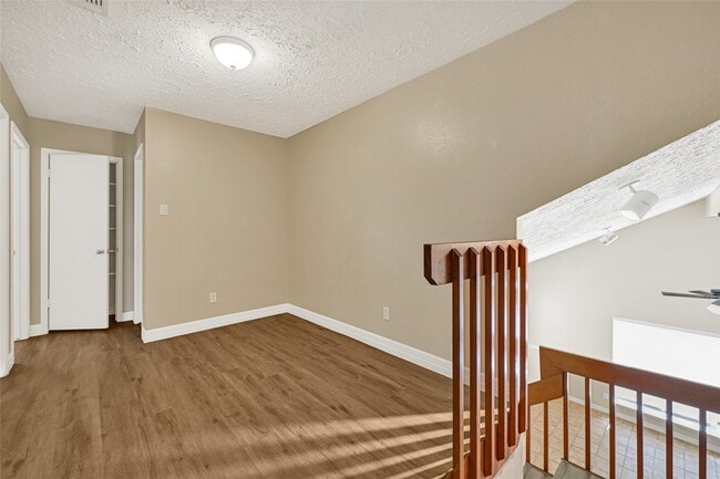 Building Photo - 12322 Meadow Ridge Dr