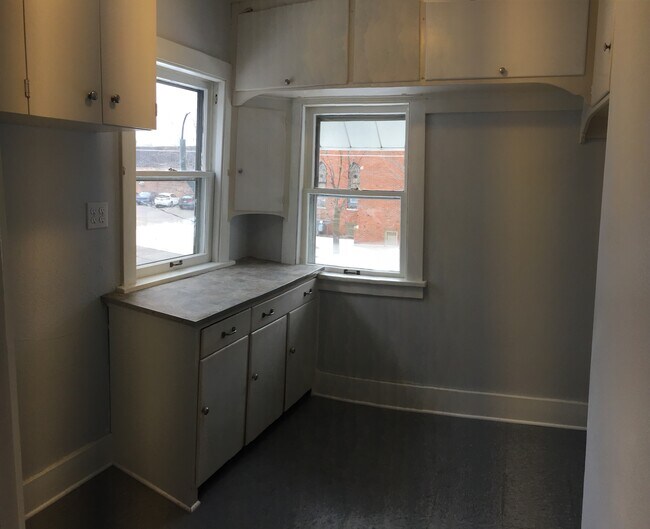 Laundry Room - 958 Bluff St