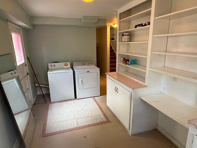 Building Photo - 5 Bedroom Home; Millcreek; 2800 sq ft; Lar...