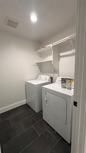 Building Photo - 380 N Dallas St