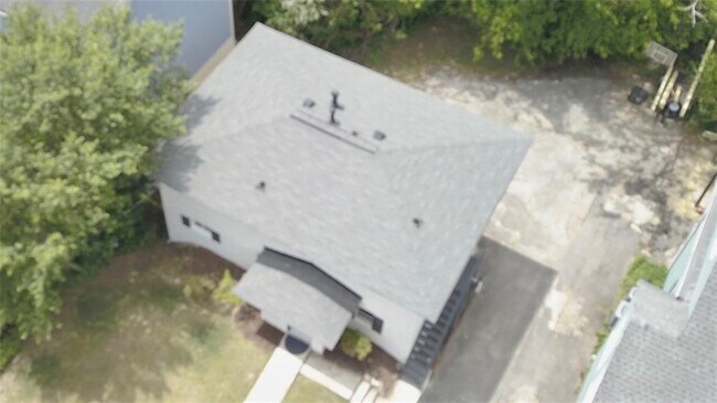 Building Photo - 216 Superior Ave