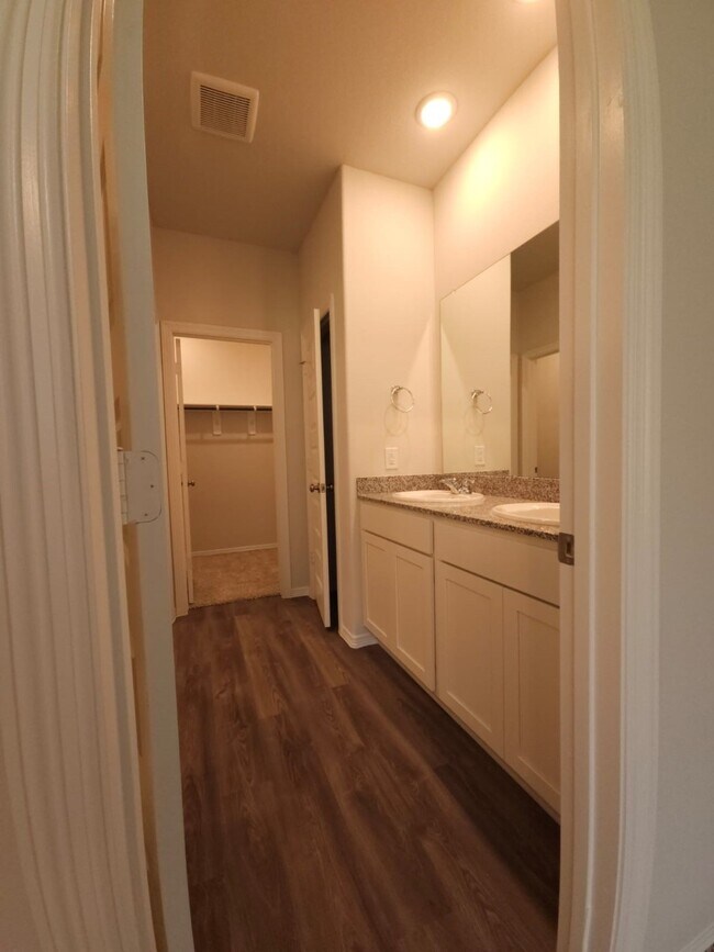 Building Photo - 26118 Emory Holw Dr