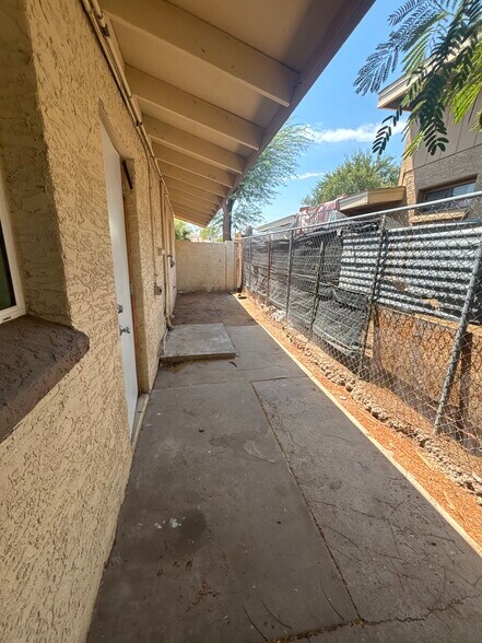 Building Photo - 10805 N 17th Dr