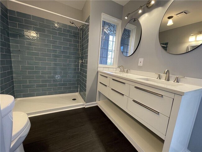 Building Photo - 3492 Point View Cir