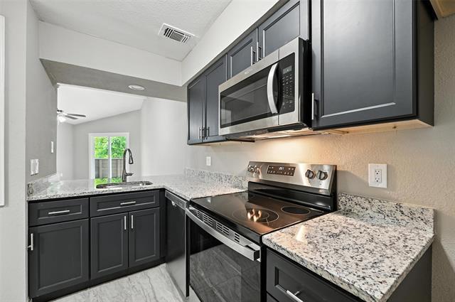 Building Photo - 8545 Midpark Rd