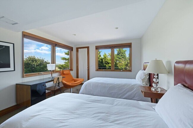 Building Photo - 360 Dune Rd