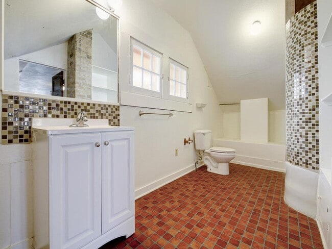 Building Photo - 6bed/3bath House in West Campus