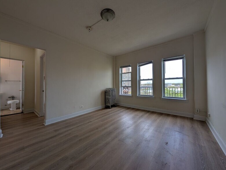 Building Photo - 5417 N Kenmore Ave