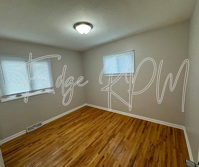 Building Photo - Beautiful 4 bedroom house with stunning ba...