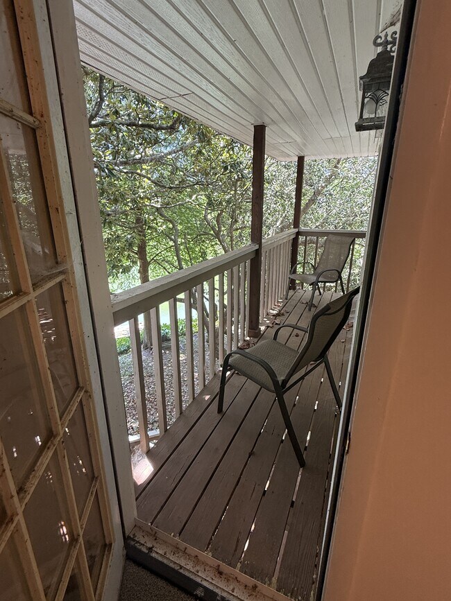 Building Photo - 504 Main St