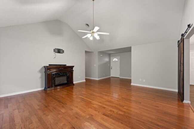 Building Photo - 180 Lilly Ln