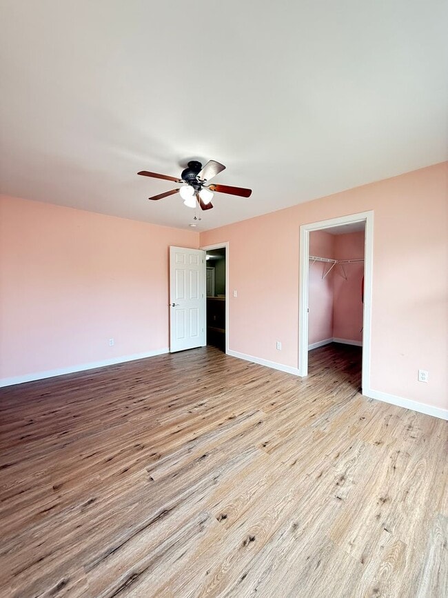 Building Photo - Move in Ready Luxury 4 Bedroom, 2.5 bath h...