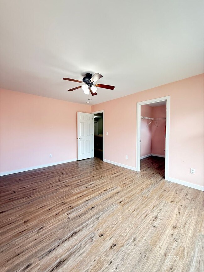 Building Photo - Move in Ready Luxury 4 Bedroom, 2.5 bath home for rent...