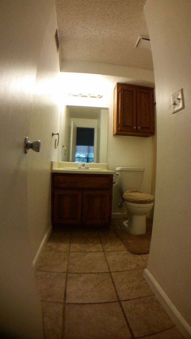 Building Photo - Move -in Special: Cute 2 Bedroom condo (ga...