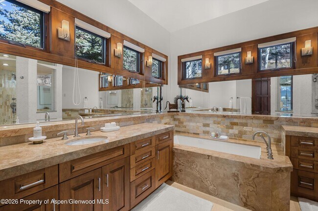 Building Photo - 294 Draw Dr