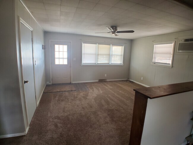 Living room - 604 Walnut Ridge St