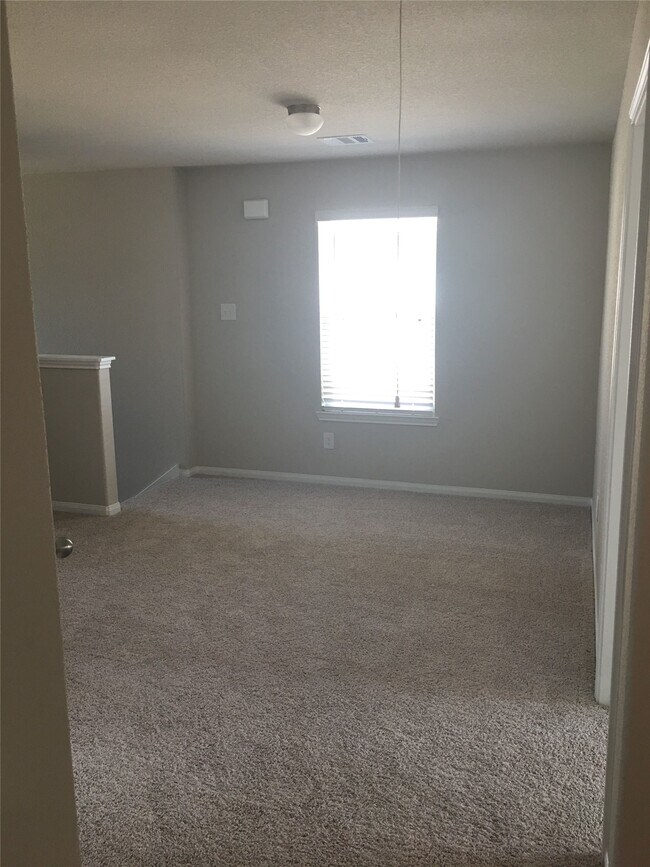 Building Photo - 2111 Ethan Dr