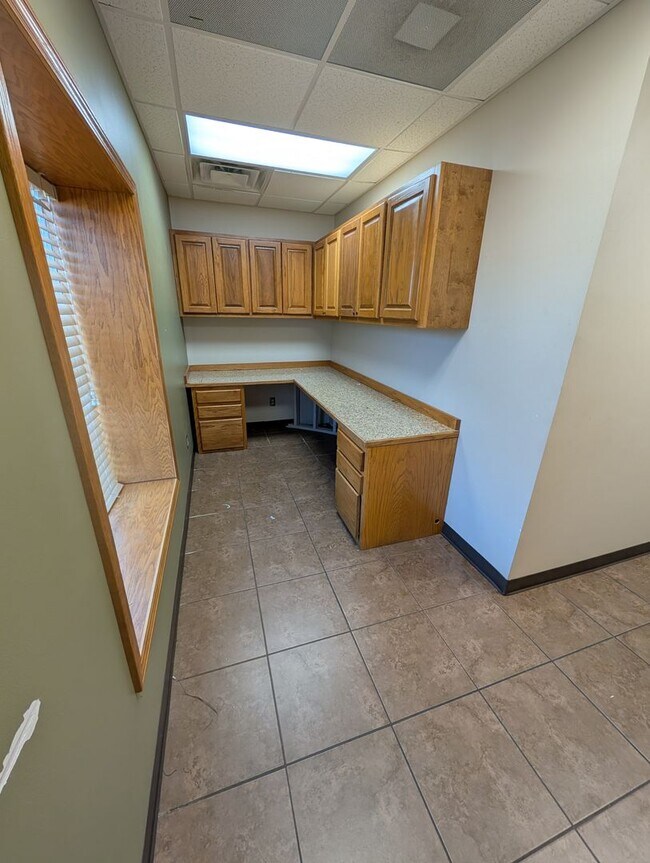 Building Photo - Prime Professional Medical/Office Space in Pryor