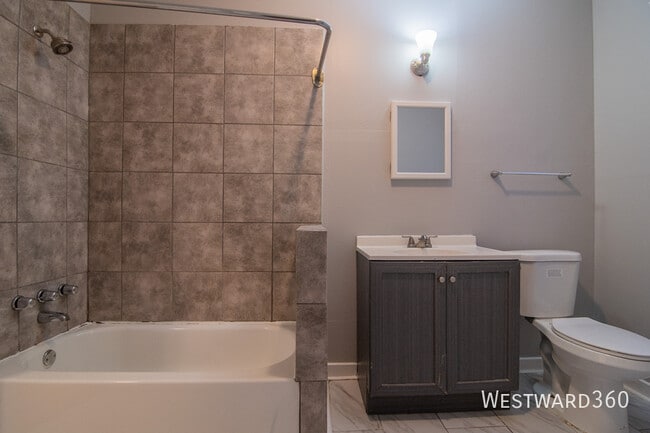 Building Photo - 7841 S Kingston Ave