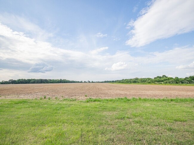 Building Photo - Farm House! Great Location....25 minutes from Huntsville!