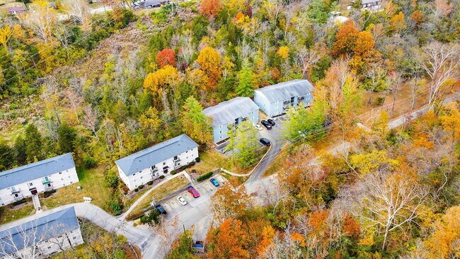 Building Photo - 5617 Happy Hollow Rd