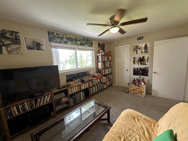 Building Photo - 15806 Torry Pines Rd
