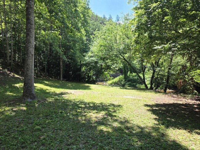 Building Photo - 2 bed 2 Bath Home River Front