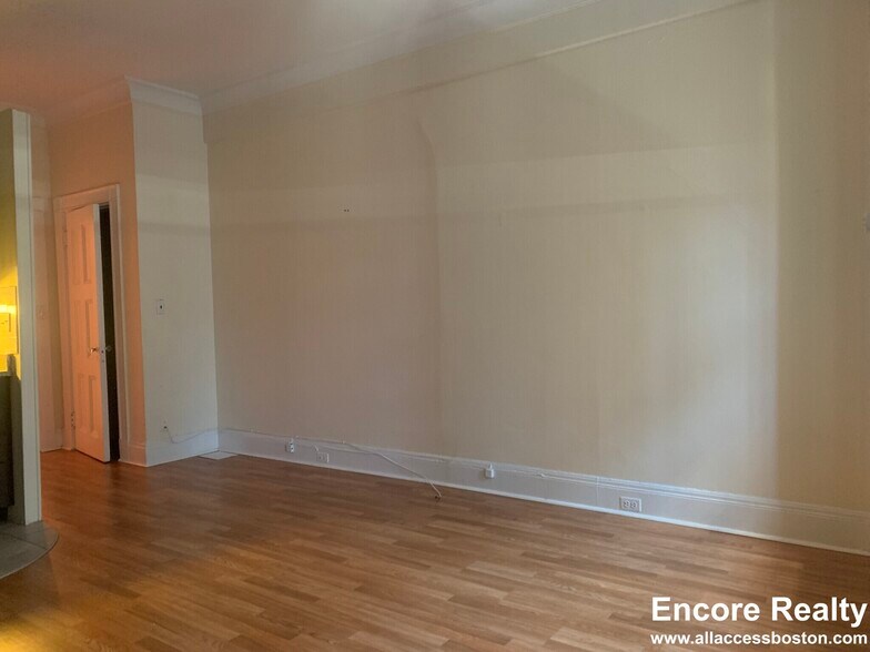 Building Photo - 62 Boylston St