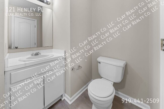 Building Photo - 121 Henley Pl
