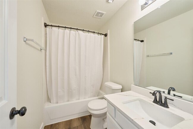 Building Photo - 354 Fantasy Ln
