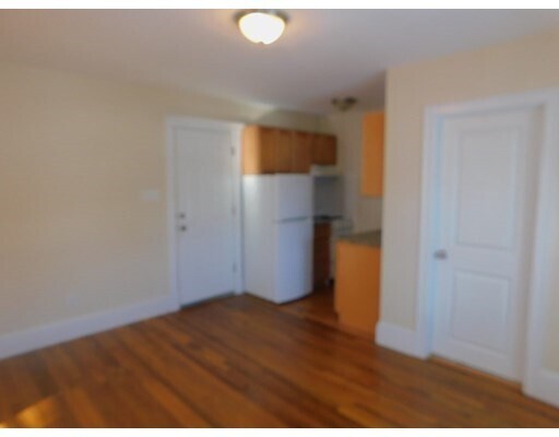 Primary Photo - 483 Newport Ave