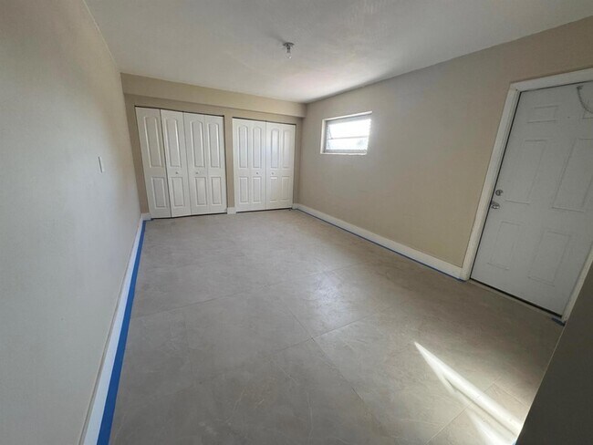 Building Photo - 490 W 31st St