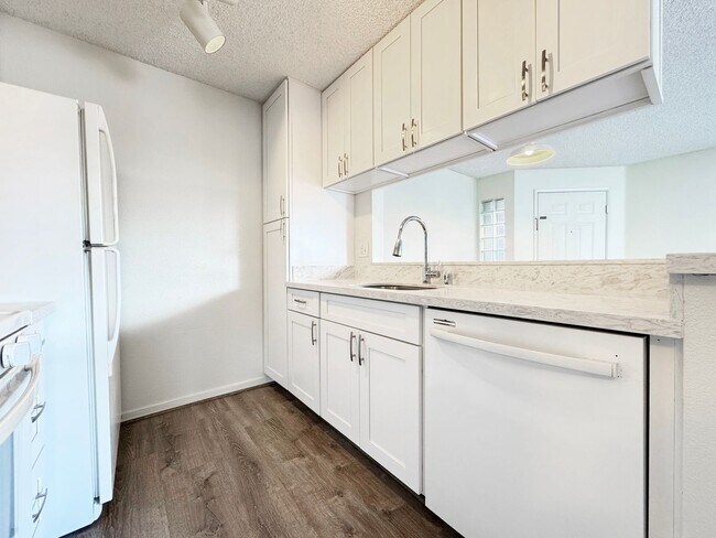 Building Photo - Pet Friendly Ewa Beach Condo with A/C