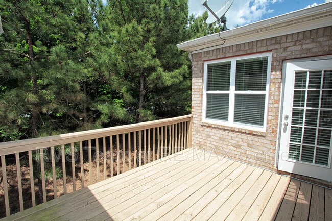Building Photo - 3029 Woodwalk Dr