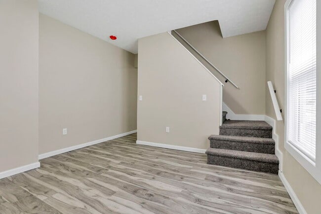 Building Photo - 216 W Park Ave