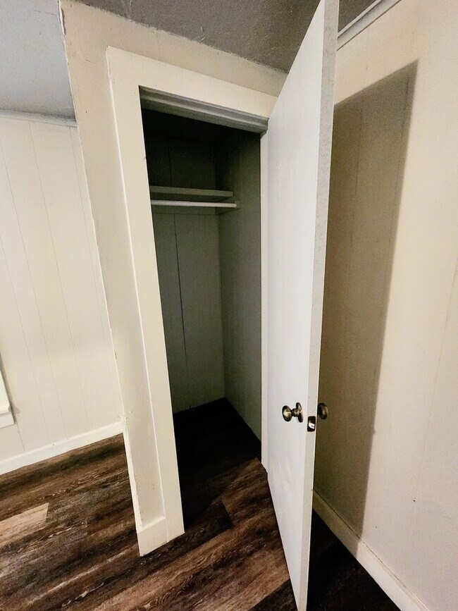 Building Photo - Spacious Four-Bedroom near Plaza District