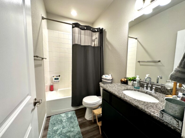 Building Photo - 6555 Carriage Meadows Dr