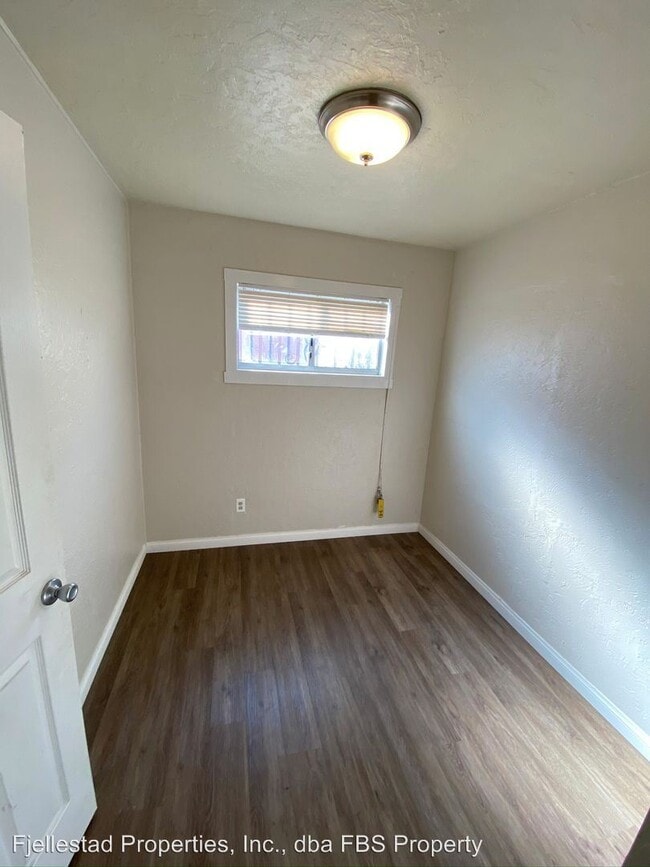 Building Photo - 1664-1668 Thomas Ave