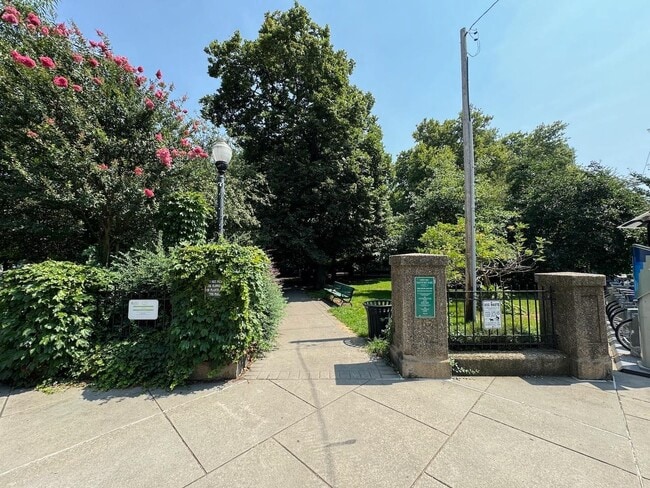Building Photo - 473 Jersey Ave