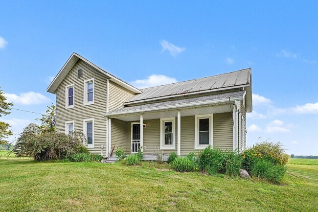 Building Photo - Updated farmhouse with privacy and views