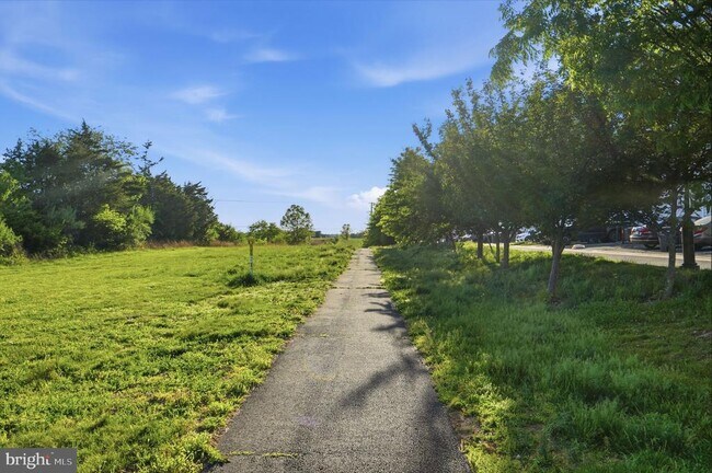 Building Photo - 43849 Kingston Station Terrace