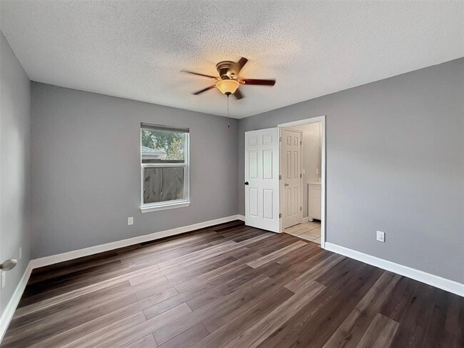 Building Photo - 312 Apple Dr