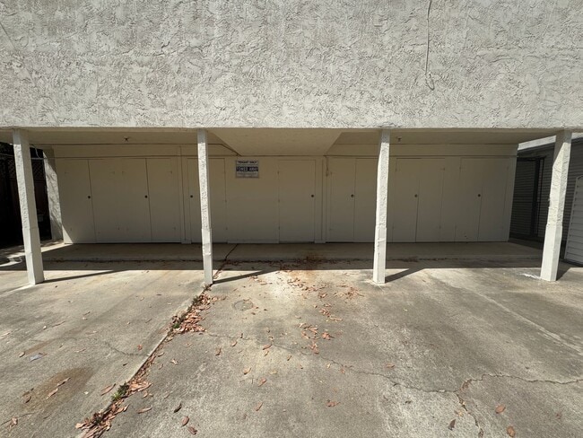 Building Photo - 2 bedroom 2 bath duplex for rent in Kensington!