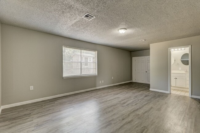 Building Photo - 3 bed 2 bath home in MWC
