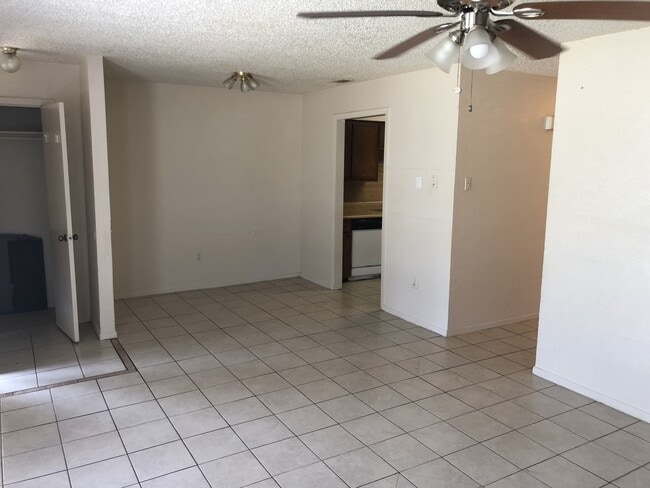 Building Photo - Cozy Half Duplex in Irving!!