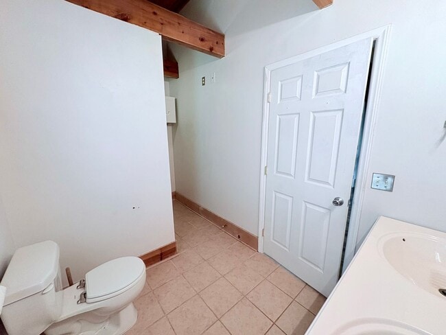 Building Photo - 413 Skyview Dr