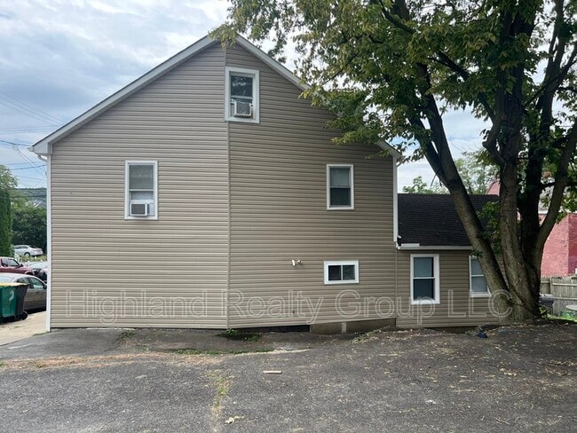 Building Photo - 358 S 3rd St