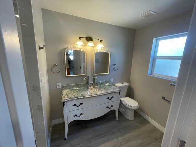 Building Photo - Fully Remodeled Tempe