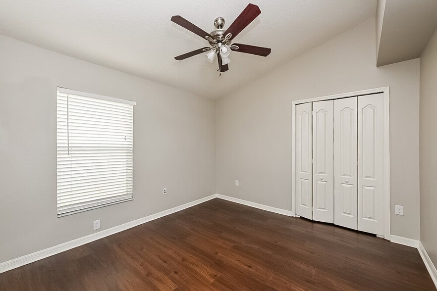 Building Photo - 12903 Lake Vista Dr